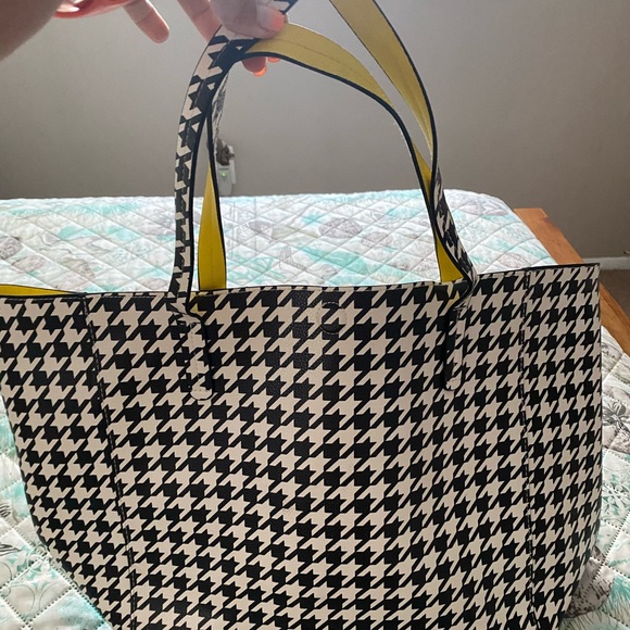 Target Handbags - ❄️Sale Houndstooth Vinyl Large Tote Bag